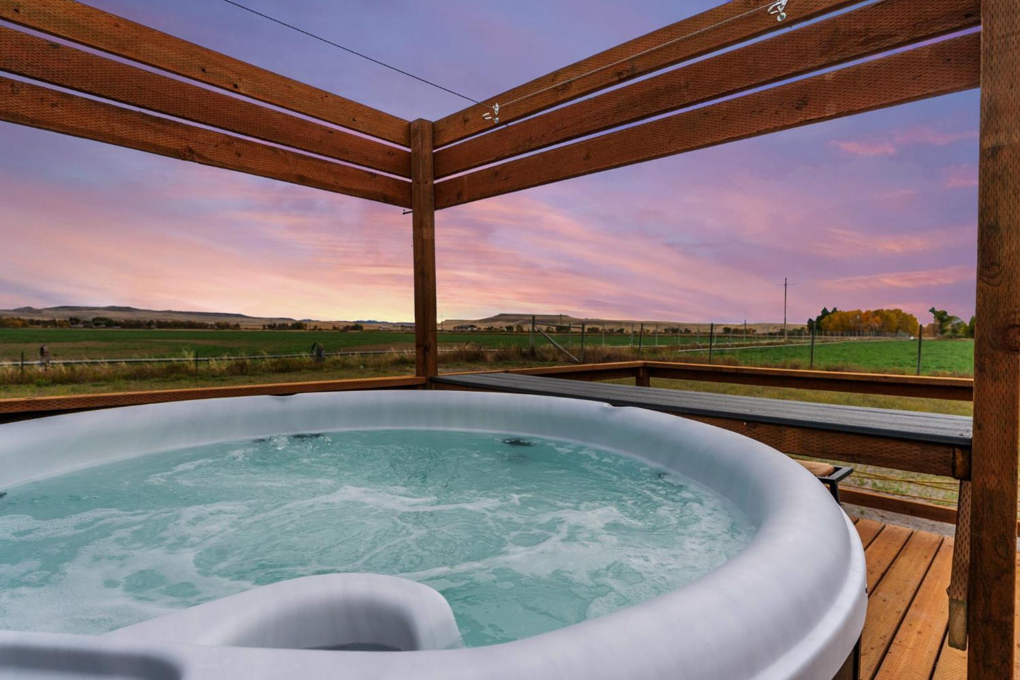 Modern Tiny Cabin, With Hot Tub In Choteau Mt Exterior foto